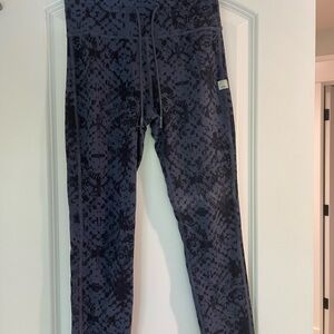 Vuori Dark Patterned Leggings